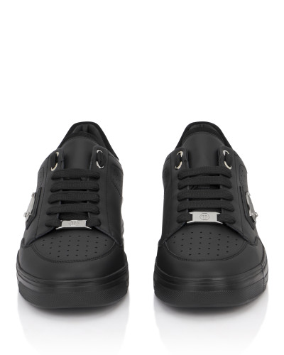 Low-Top Sneakers Triangle