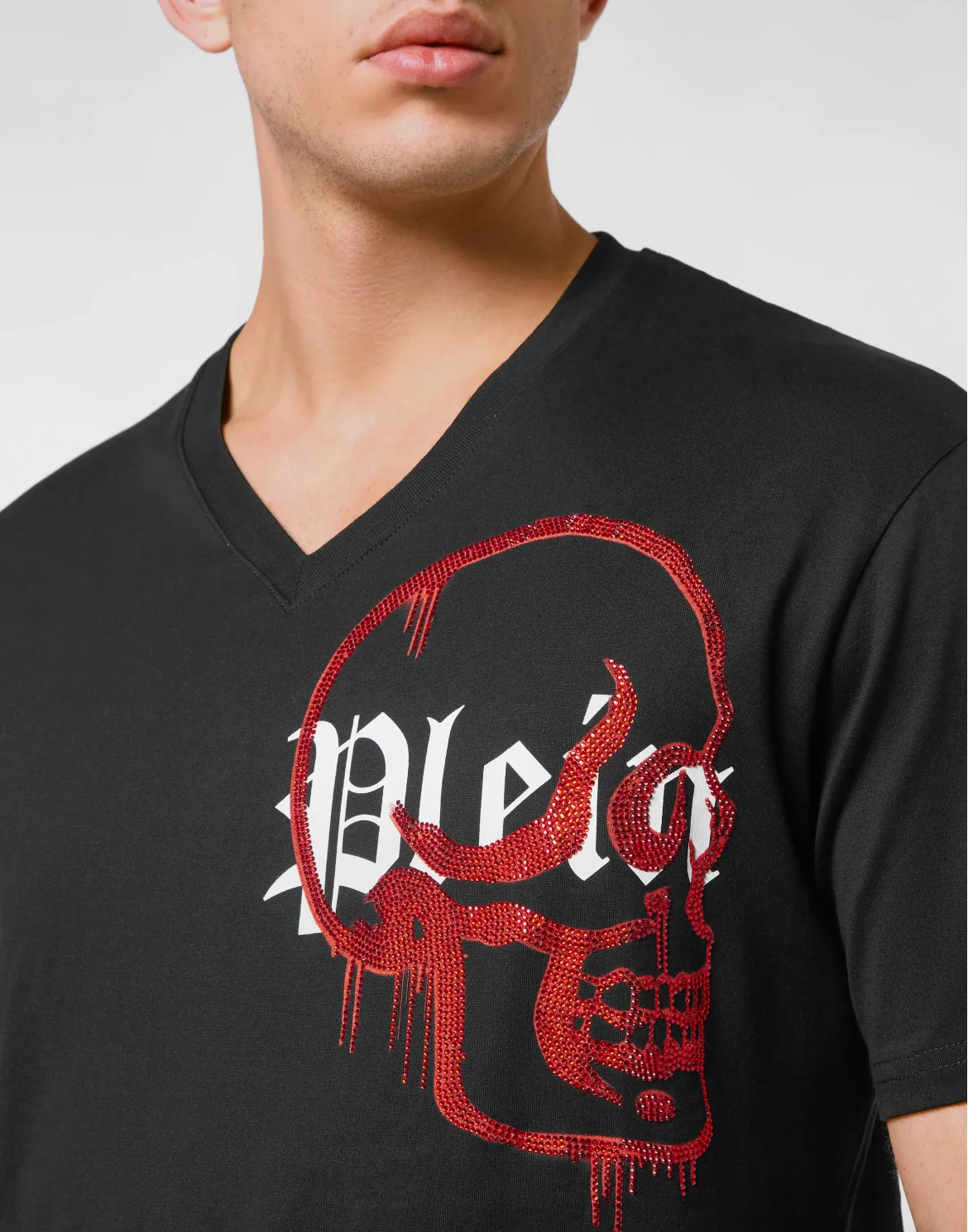 T-shirt V-Neck SS Graffiti with Crystals, цвет: Черный