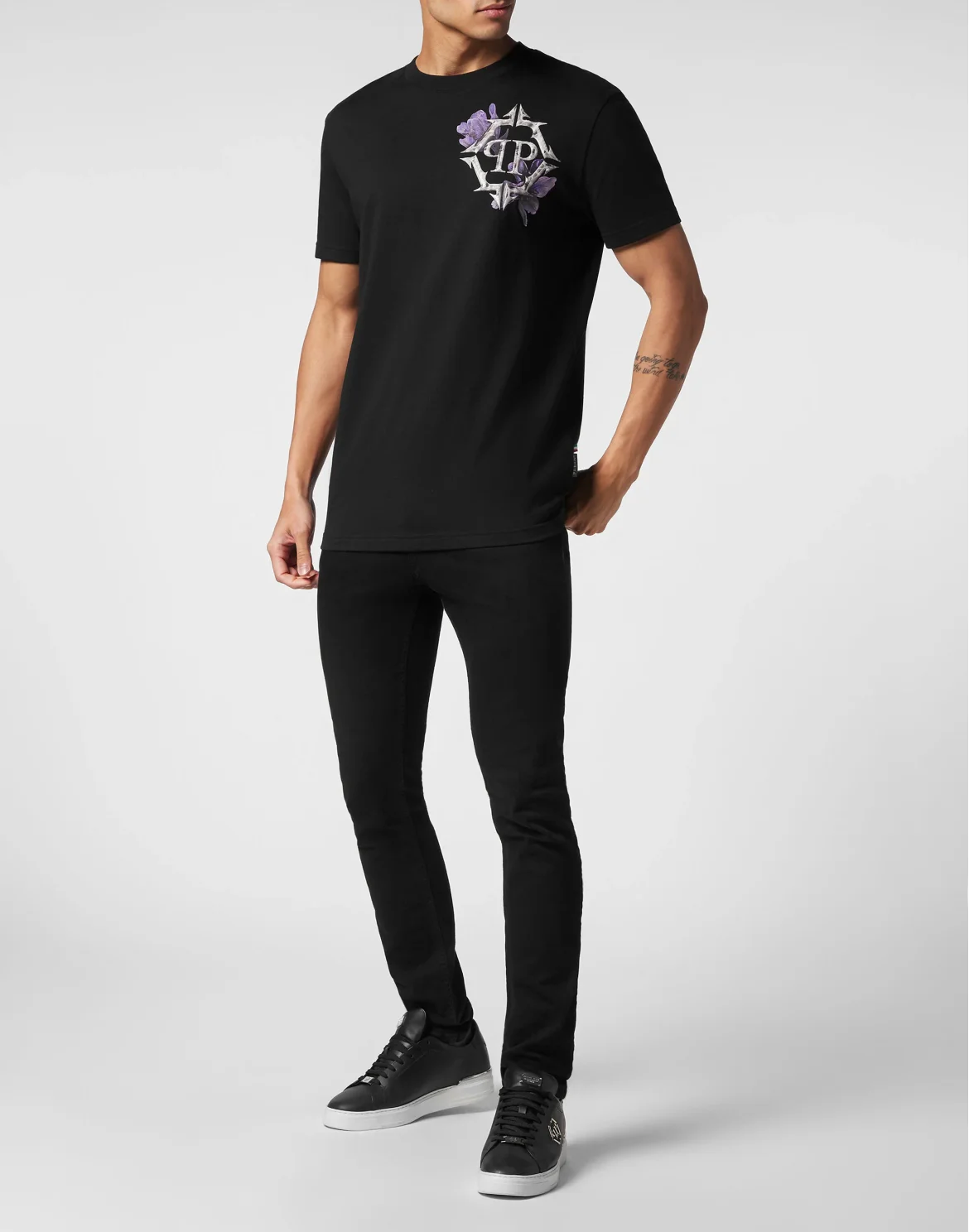 T-shirt Round Neck SS Flowers, цвет: Черный