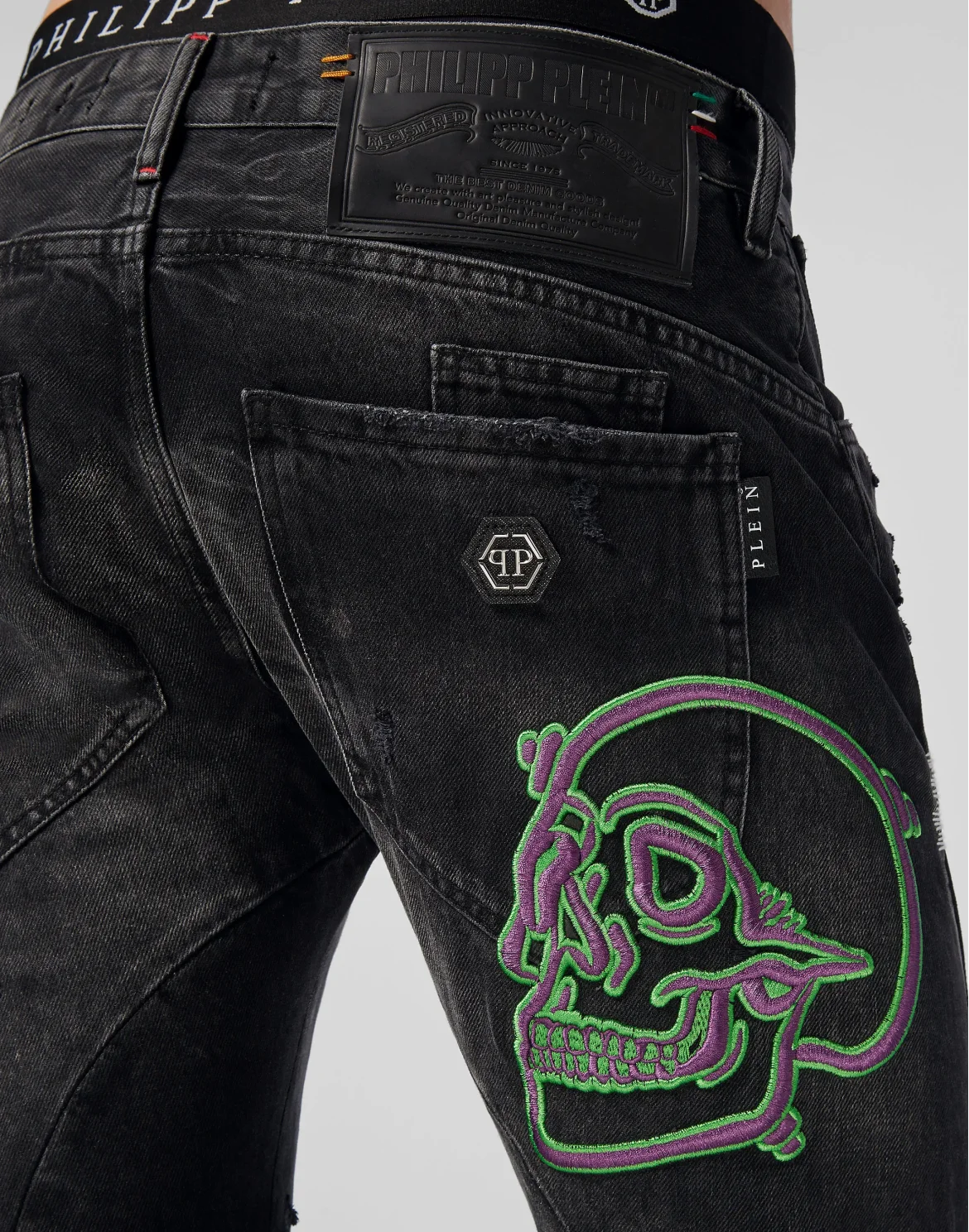Milano cut Outline Skull, цвет: Черный