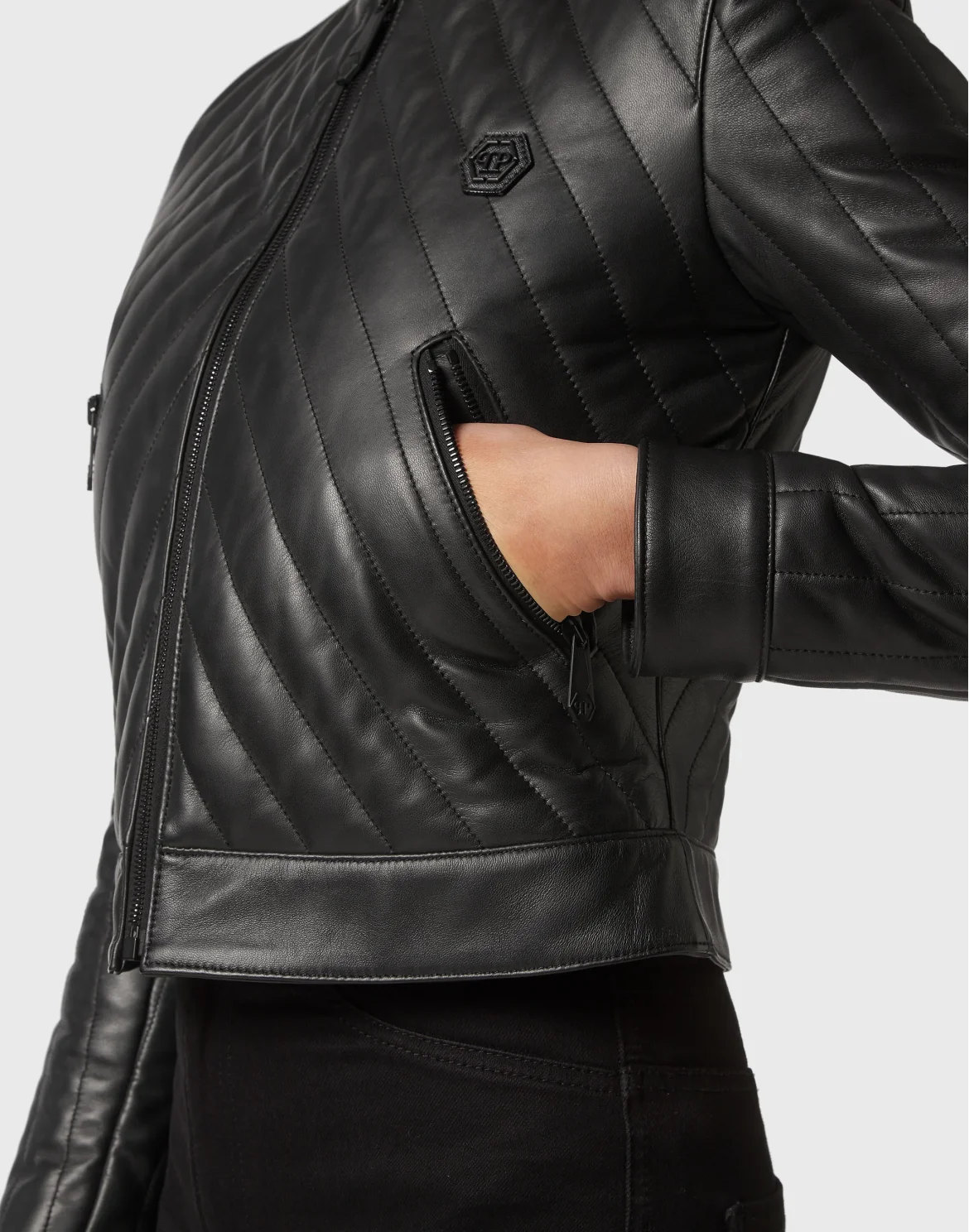 Cropped Padded Matellasse’ Leather Biker Jacket, цвет: Черный