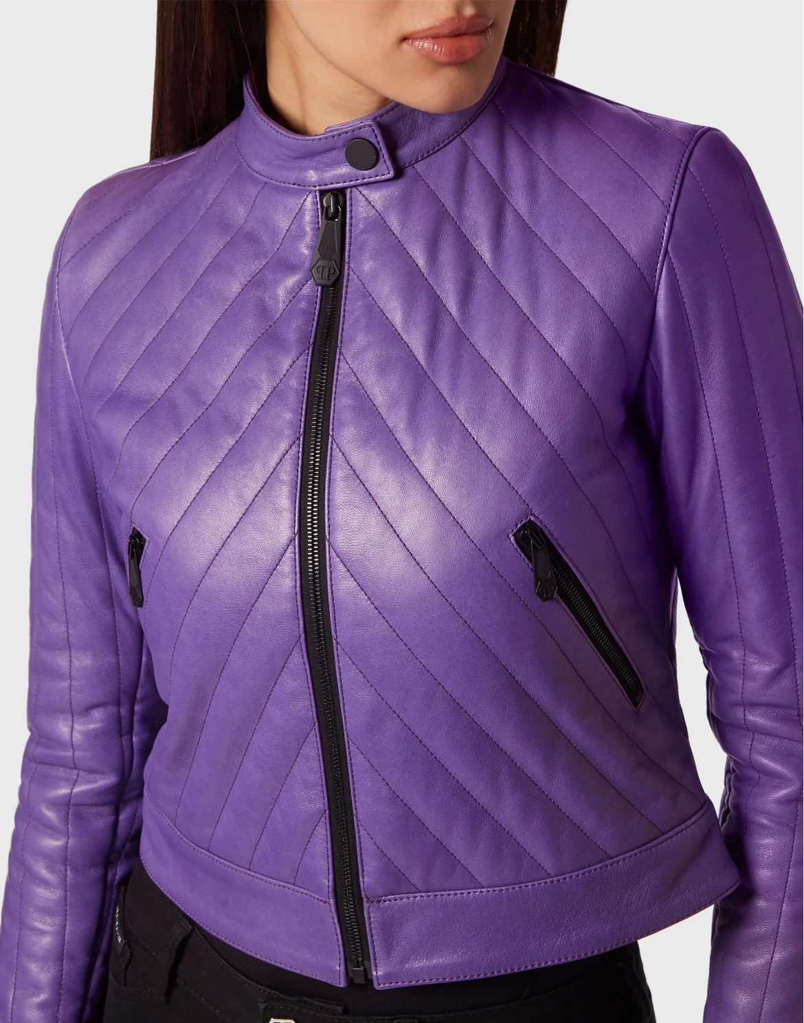Cropped Padded Matellasse’ Leather Biker Jacket, цвет: Фиолетовый