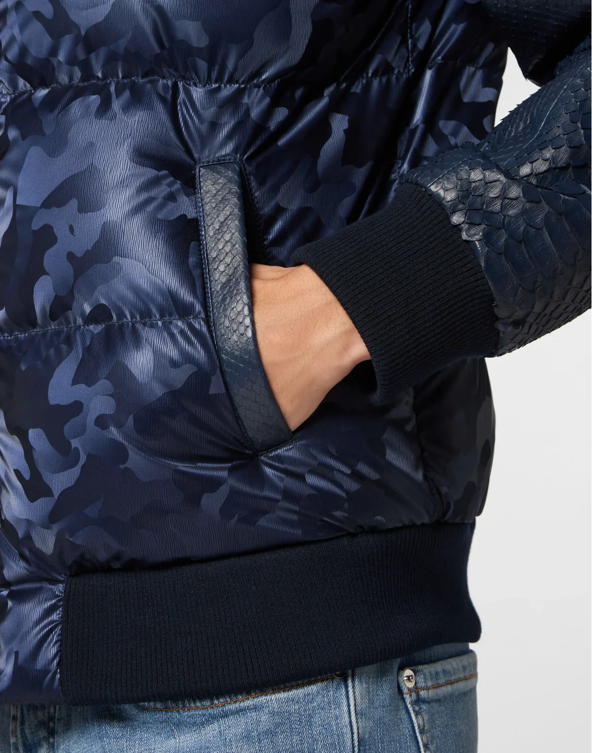 Nylon Bomber With Python Sleeves Camouflage, цвет: Синий
