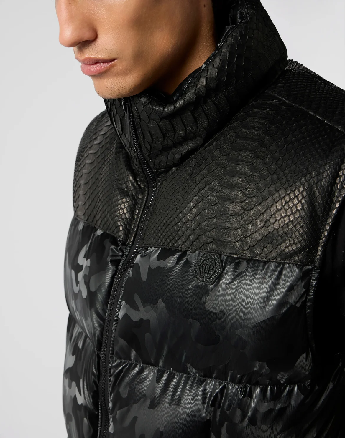Down Jacket Vest With Python Inserts, цвет: Черный