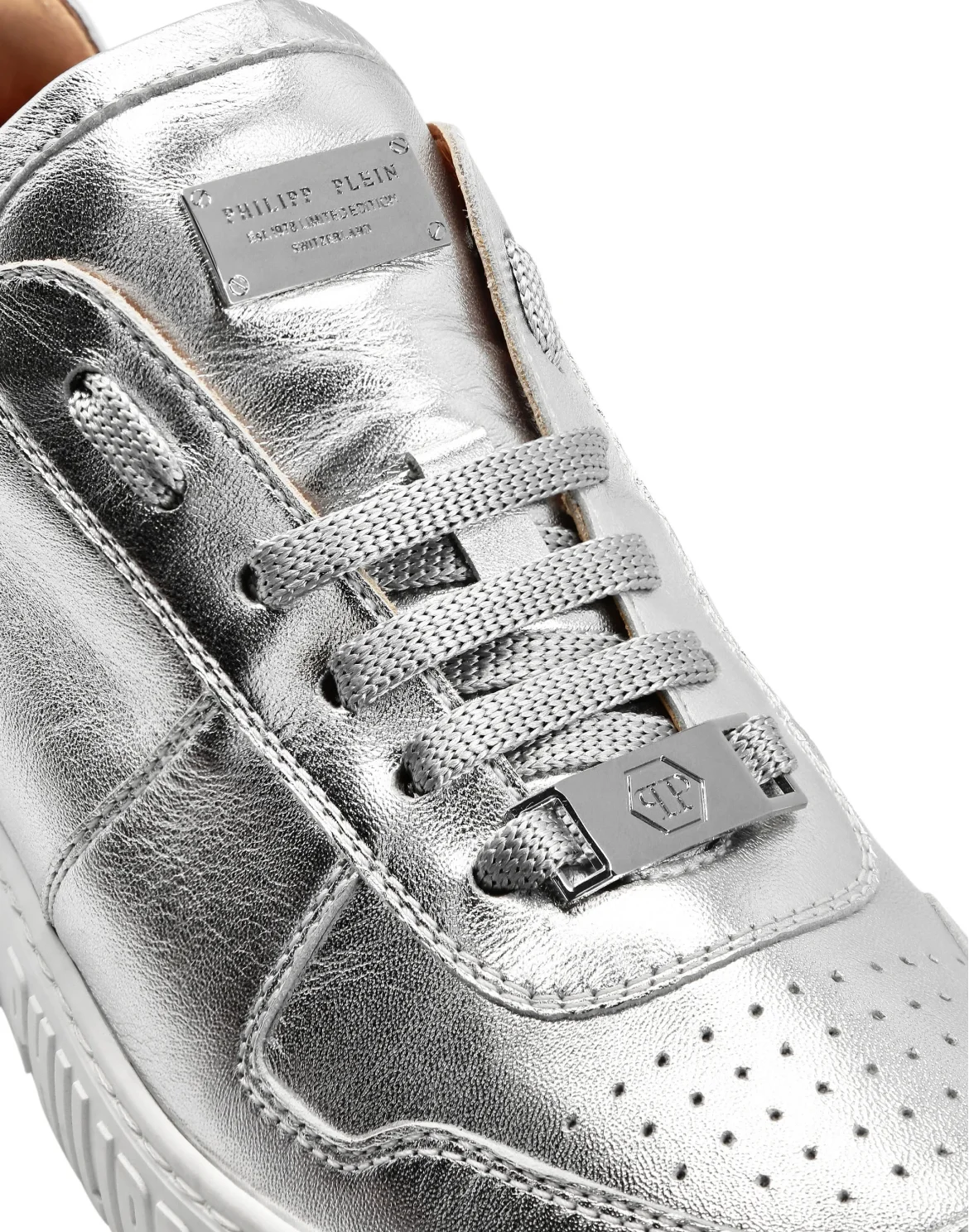 Laminated Leather Lo-Top Sneakers King Power, цвет: Серебристый