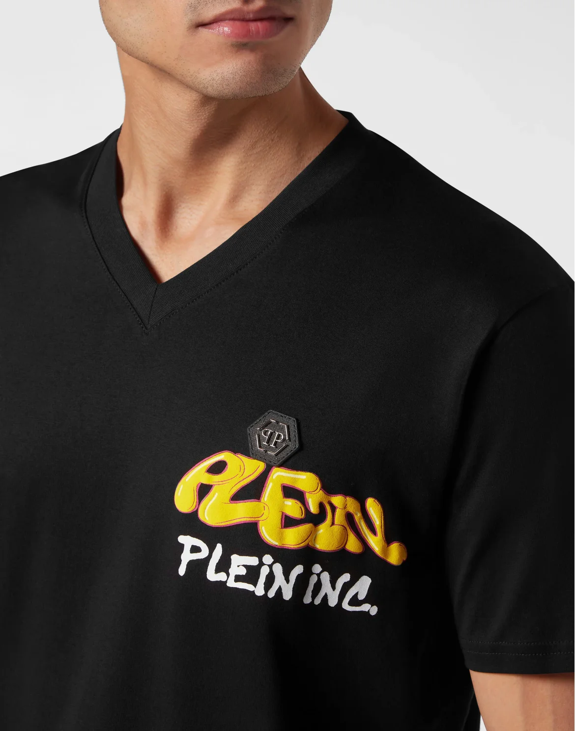 T-shirt V Neck SS Bombing Graffiti, цвет: Черный