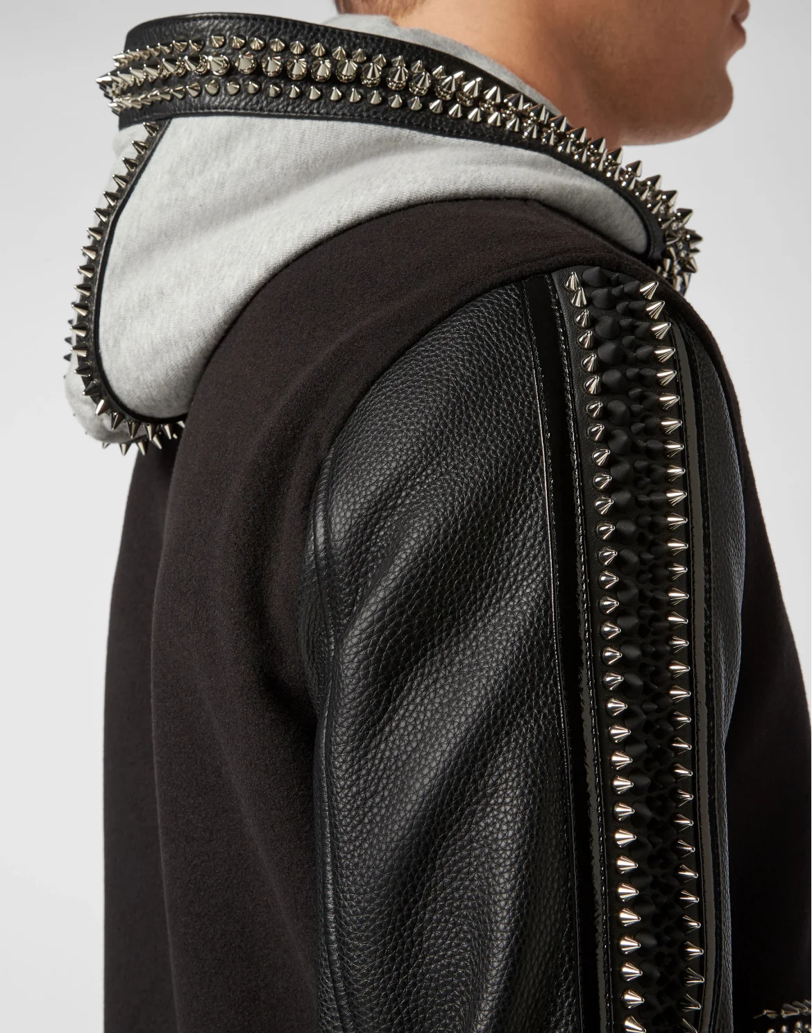 Bomber Studs, цвет: Черный