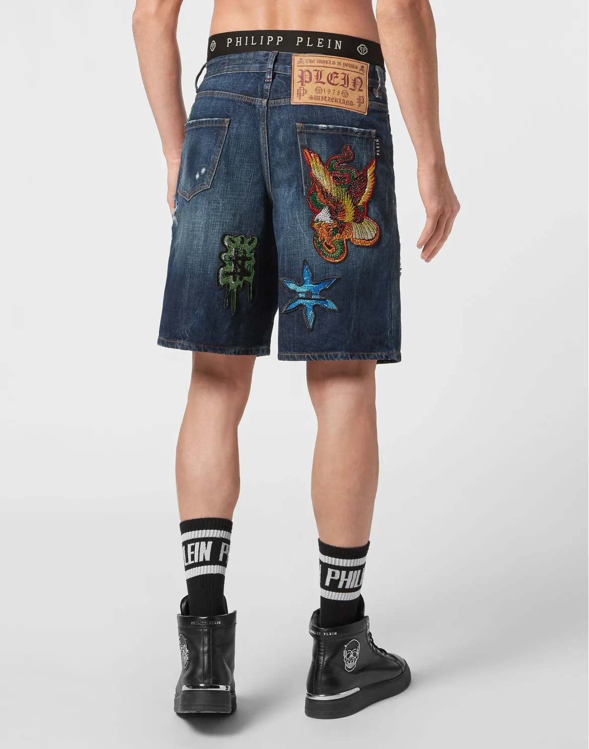 Denim Capri Shorts Destroyed Tattoo Patches, цвет: Синий