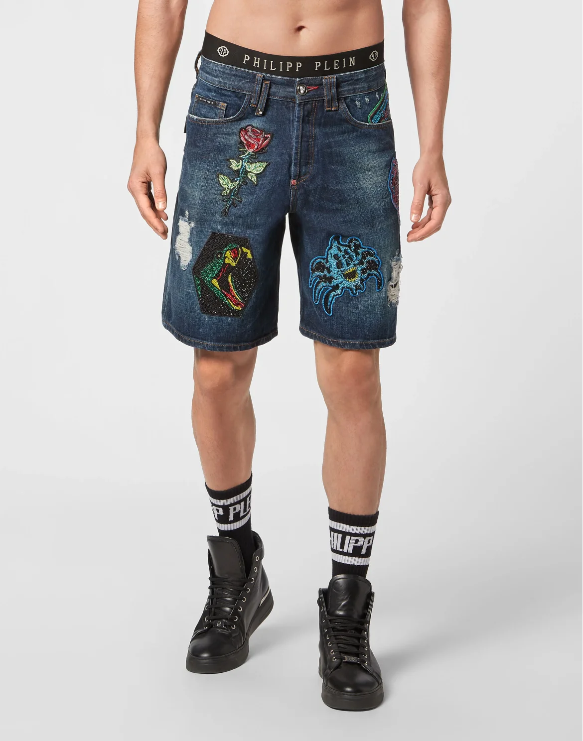 Denim Capri Shorts Destroyed Tattoo Patches, цвет: Синий