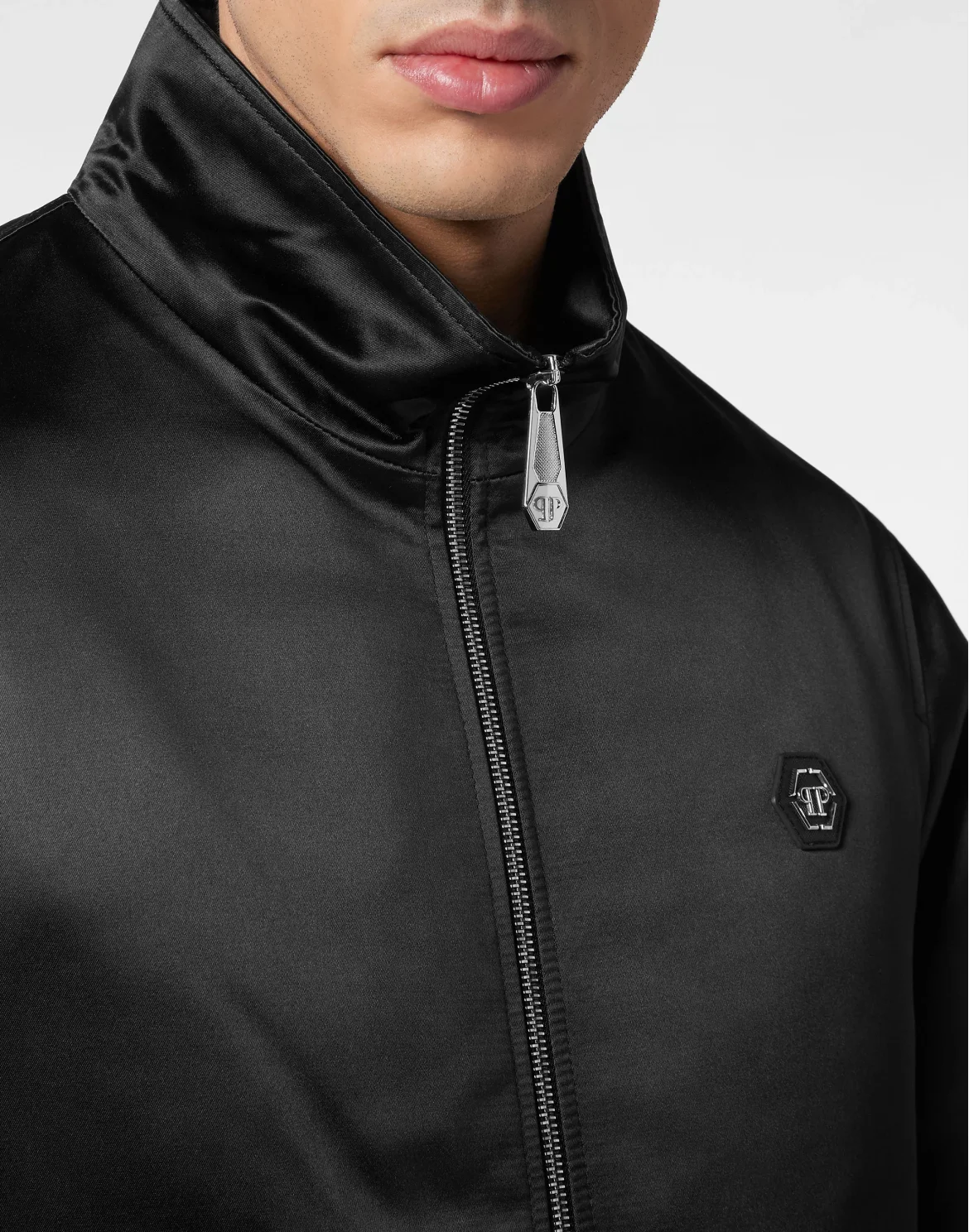 Satin Windbreaker, цвет: Черный