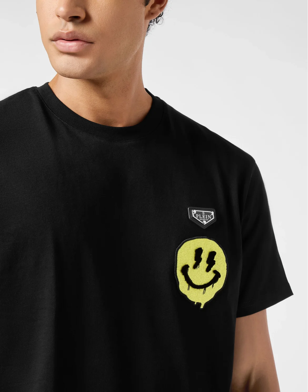 Round Neck T-Shirt Smile Patch, цвет: Черный
