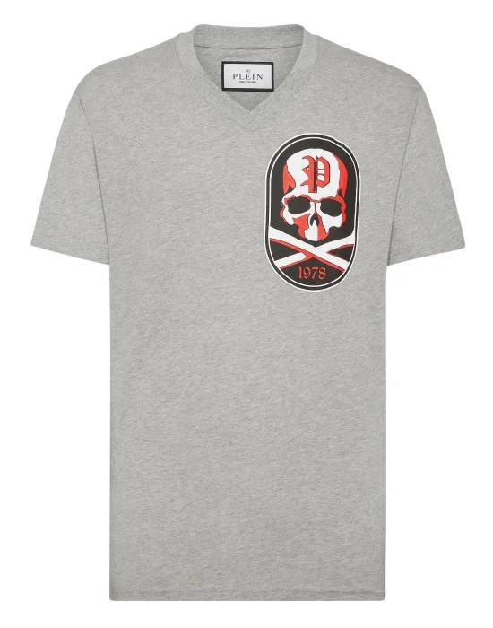 T-shirt V-Neck SS With Patch Skull&Bones