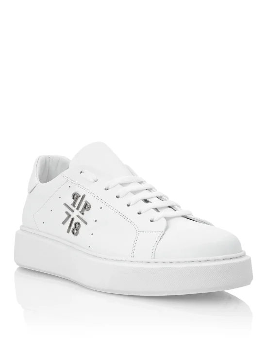 Lo-Top Sneakers