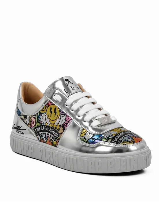 Lo-Top Sneakers Smile All Over