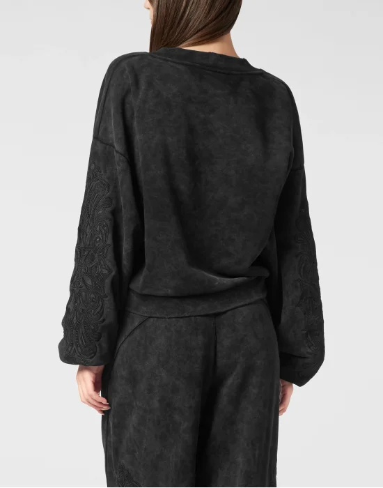 Washed V-Neck Sweatshirt Piercing