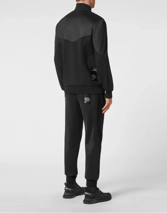 Tracksuit: Zip-up Jacket + jogging pants Statement