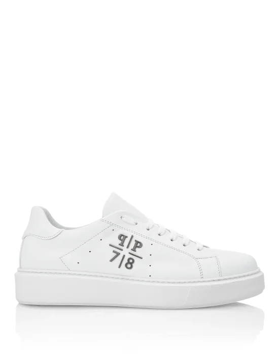 Lo-Top Sneakers