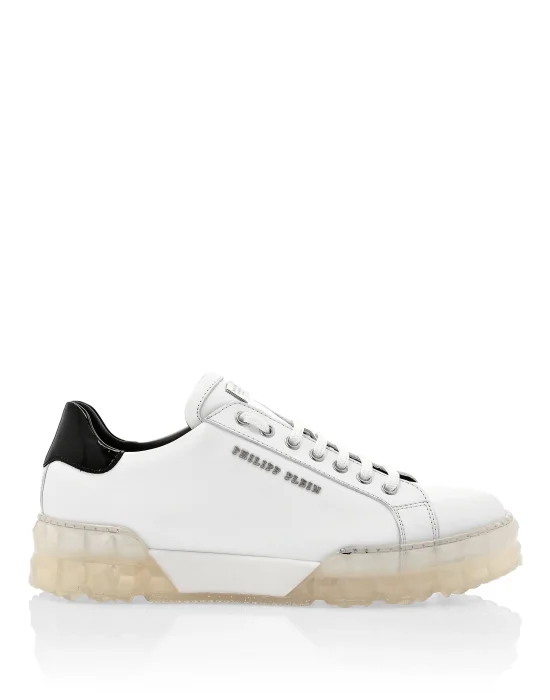 Lo-Top Sneakers Statement